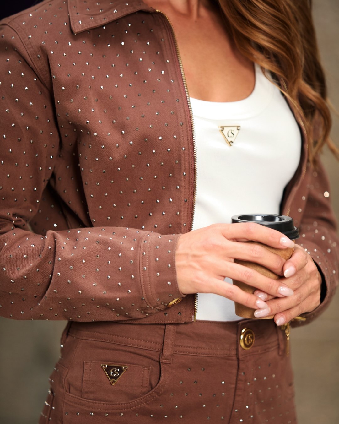 Detalhe jaqueta Carmen Steffens — couro legítimo